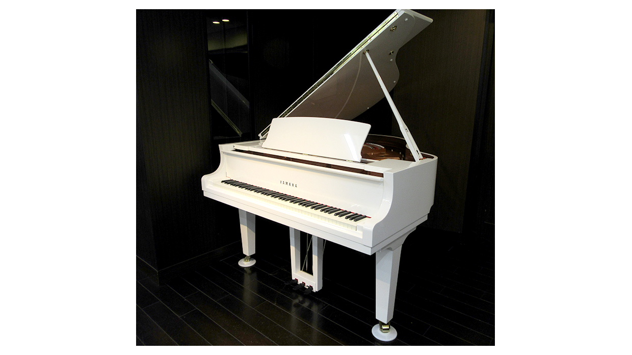 グランドピアノ ヤマハC1Xホワイト外装塗色特注モデル