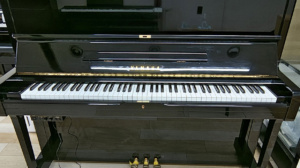 明石店取扱：ヤマハU1H消音機能付き