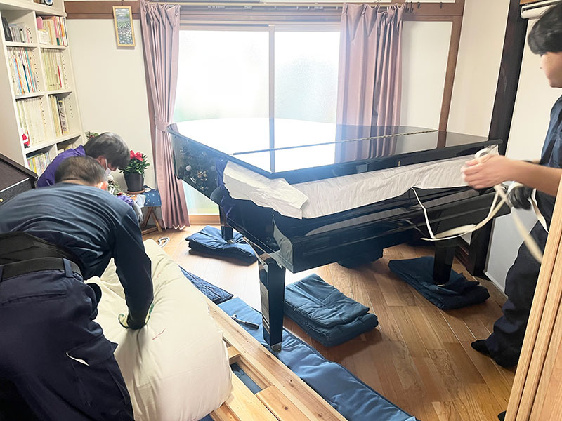 グランドピアノの搬入