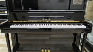 明石店取扱：ヤマハリニューアルピアノUX10BL